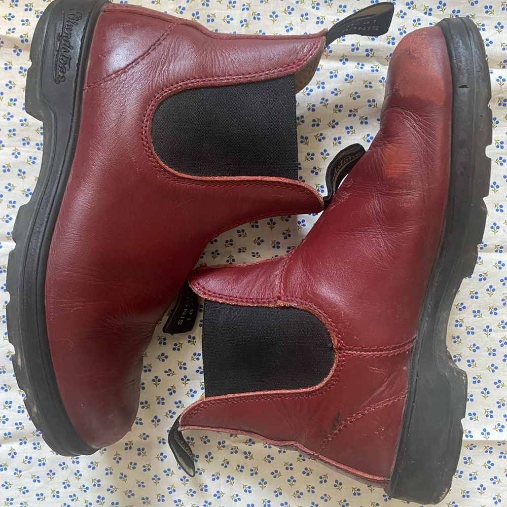 Burgundy Blundstones